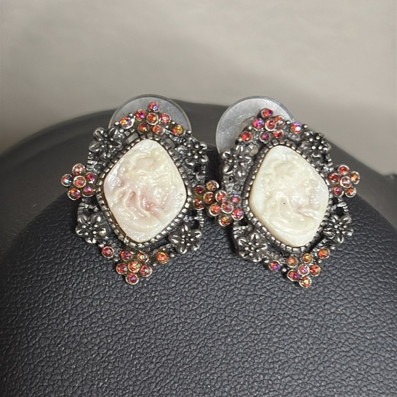 Cameo Necklace Earrings Jewelry Set​ - Picture 3 of 11